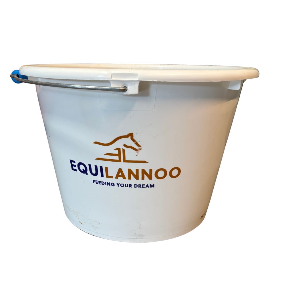 Supliment mineral și vitaminic pentru cai Equilannoo, găleată de lins 20 kg